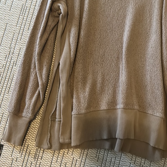 Aerie sweater - Picture 2 of 4